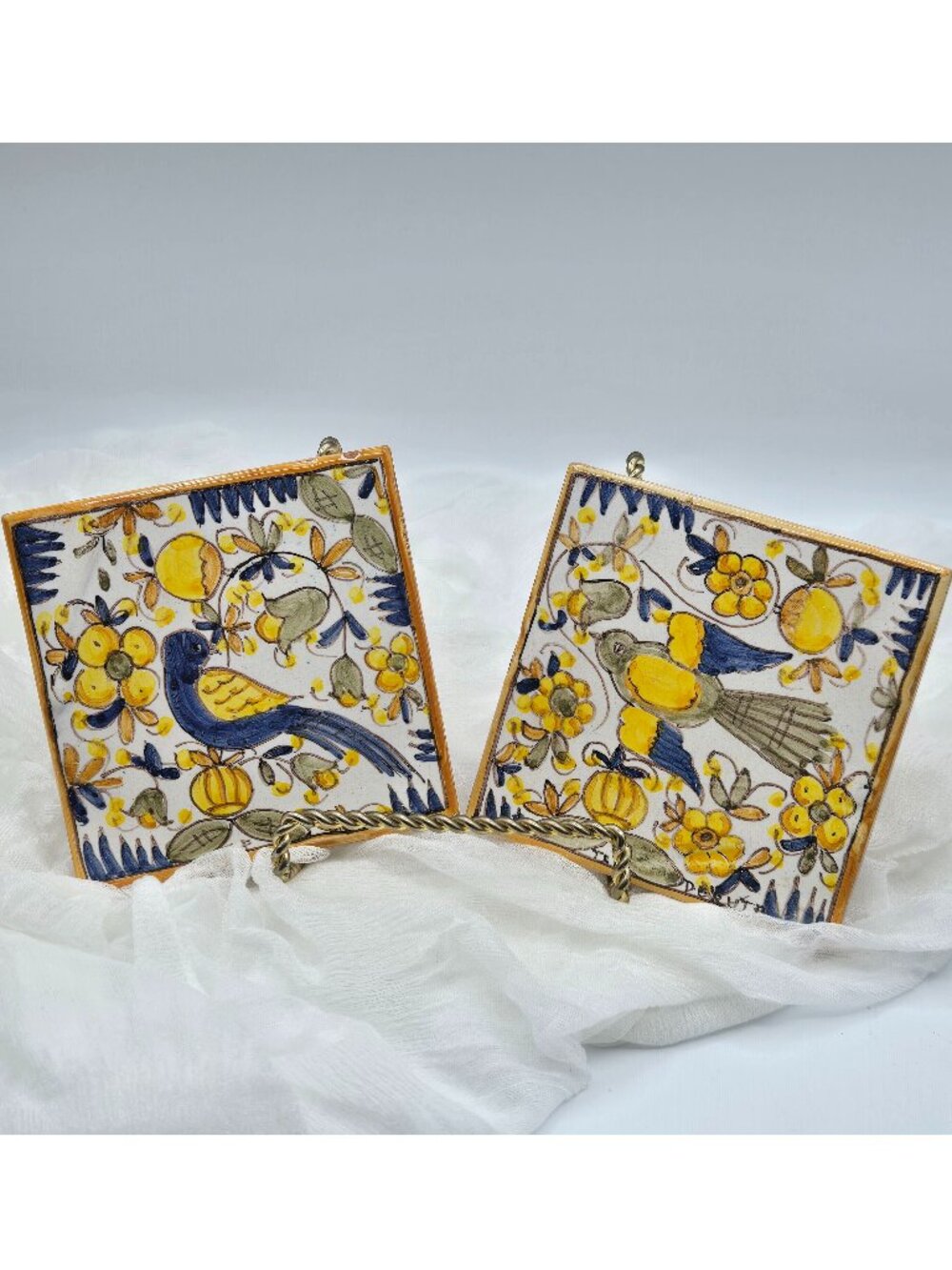 Deruta Italy Majolica Ceramic Wall Tile Pair Hand Painted Bird 10cm